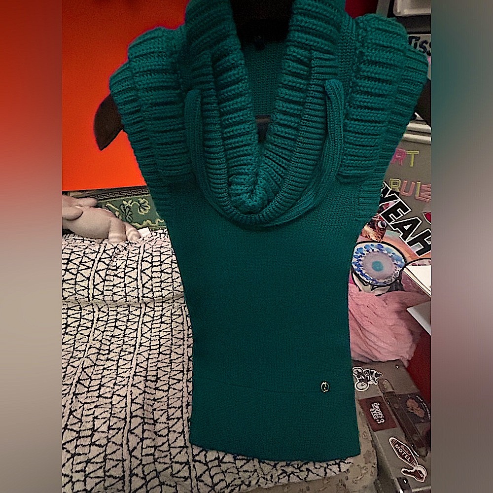 NWOT Gucci runway top /sweater